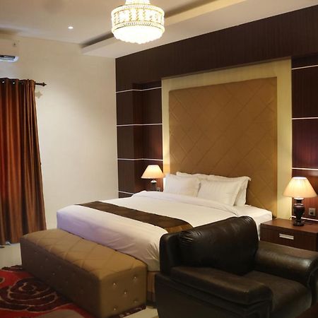 Singapore City Hotel Batu Bara Sungaibalai ภายนอก รูปภาพ