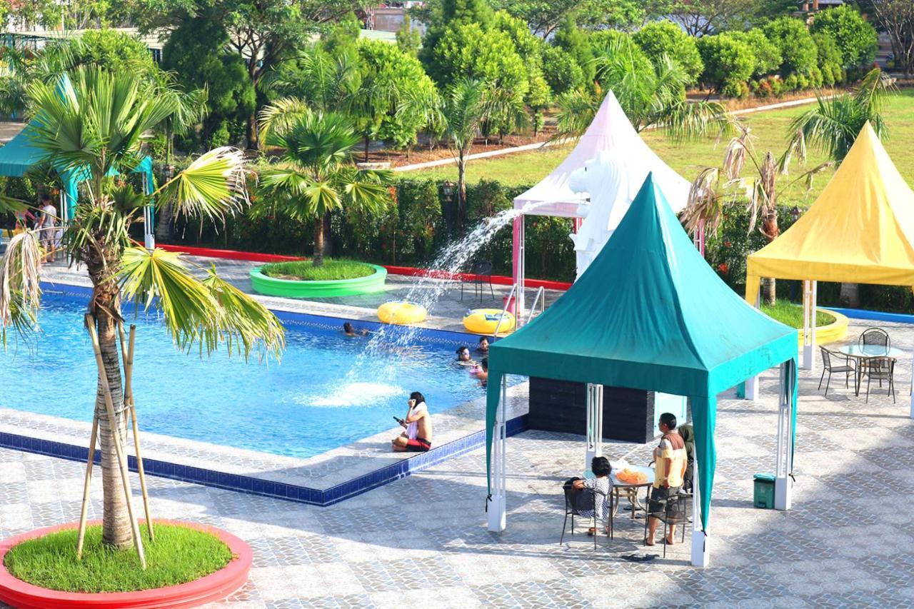 Singapore City Hotel Batu Bara Sungaibalai ภายนอก รูปภาพ