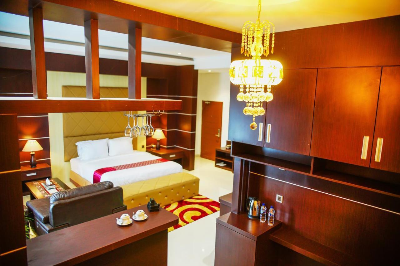 Singapore City Hotel Batu Bara Sungaibalai ภายนอก รูปภาพ