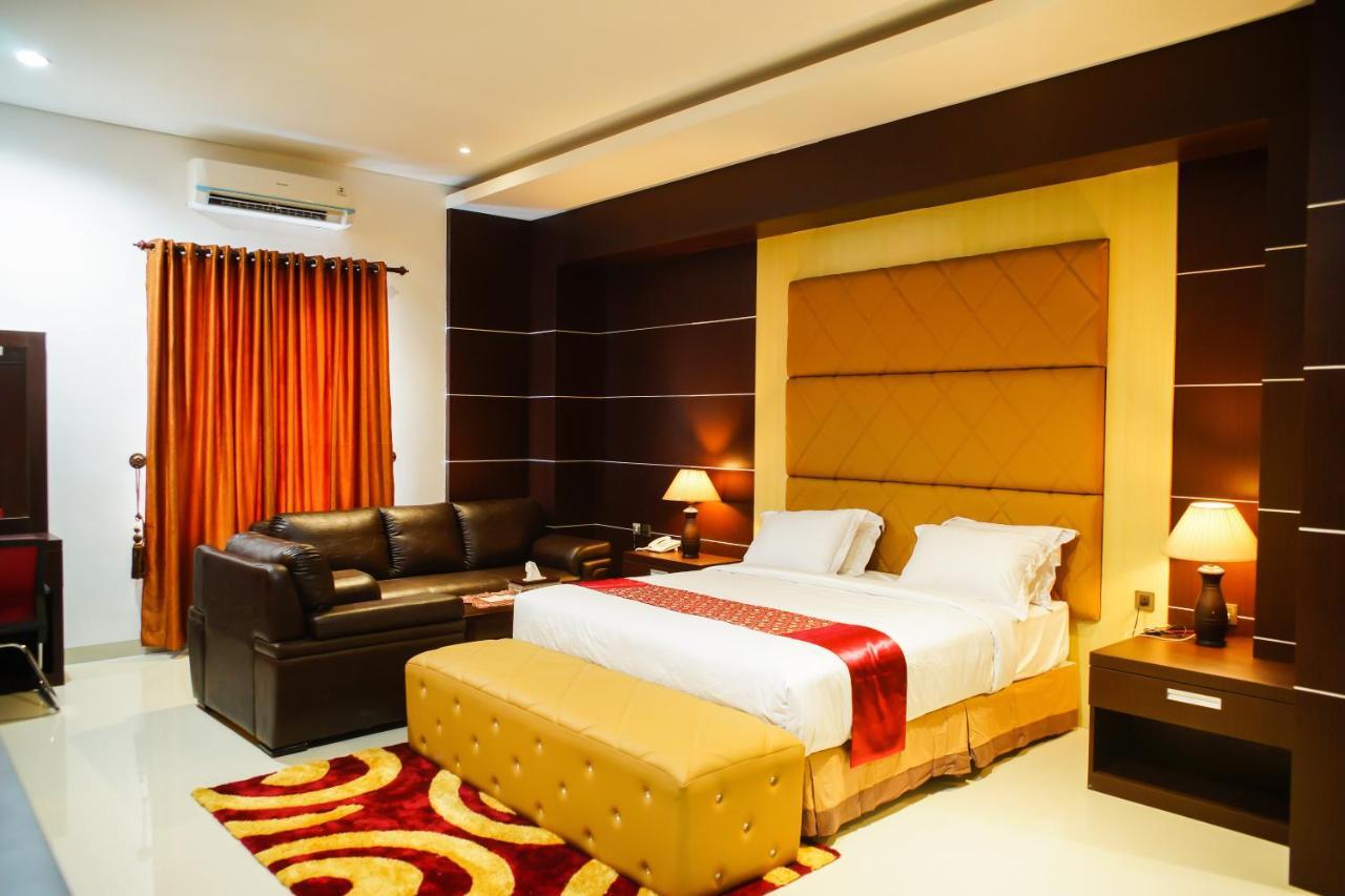 Singapore City Hotel Batu Bara Sungaibalai ภายนอก รูปภาพ