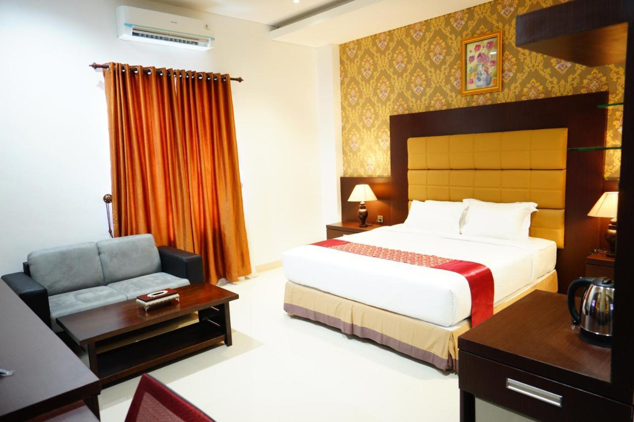 Singapore City Hotel Batu Bara Sungaibalai ภายนอก รูปภาพ